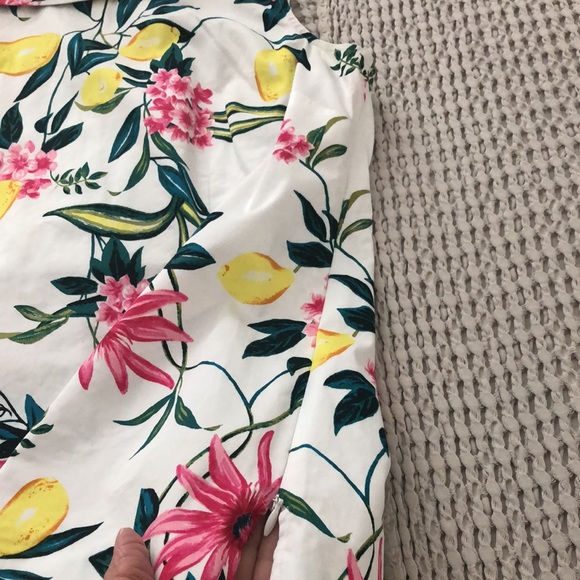 Talbots RSVP Sz 8 white top with Hibiscus 🌺 and lemons 🍋 perfect condition 🌞 - Picture 2 of 9